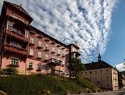 Terra, Hotel