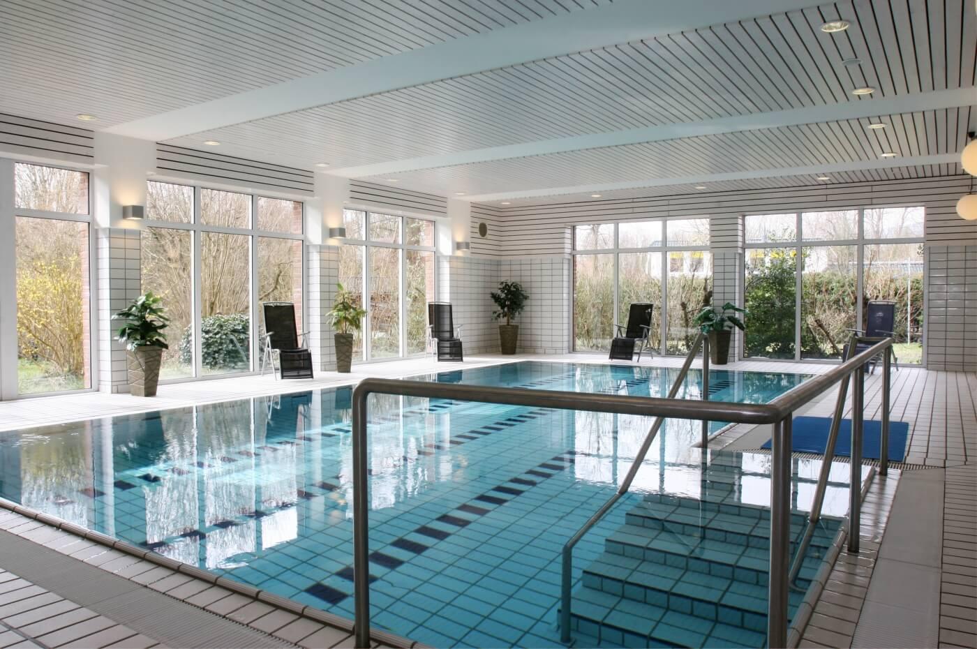 Schwimmbad | Wellnessbereich des B-vier Hotel