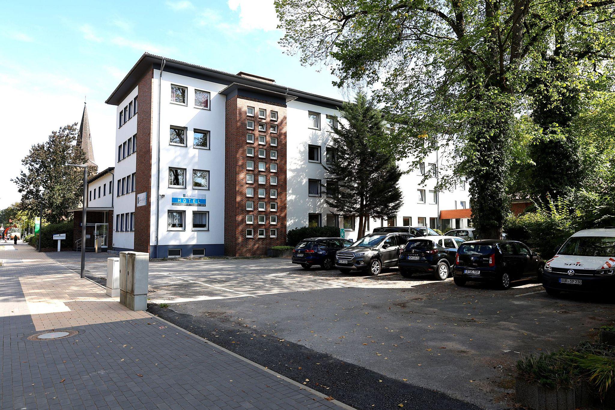 Parkplatz des B-vier Hotel Bad Driburg