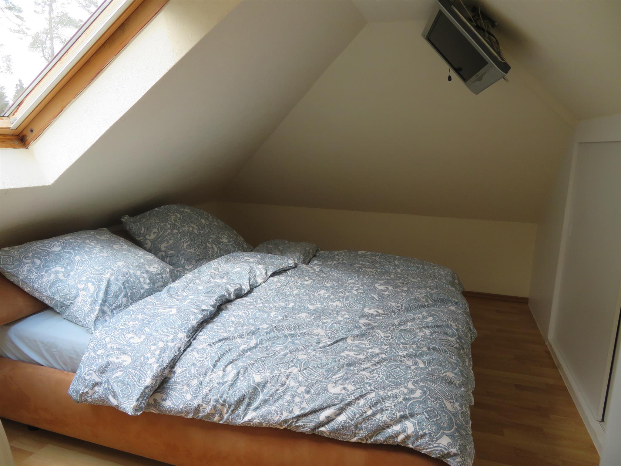 Schlafzimmer mit Doppelbett 180x200cm