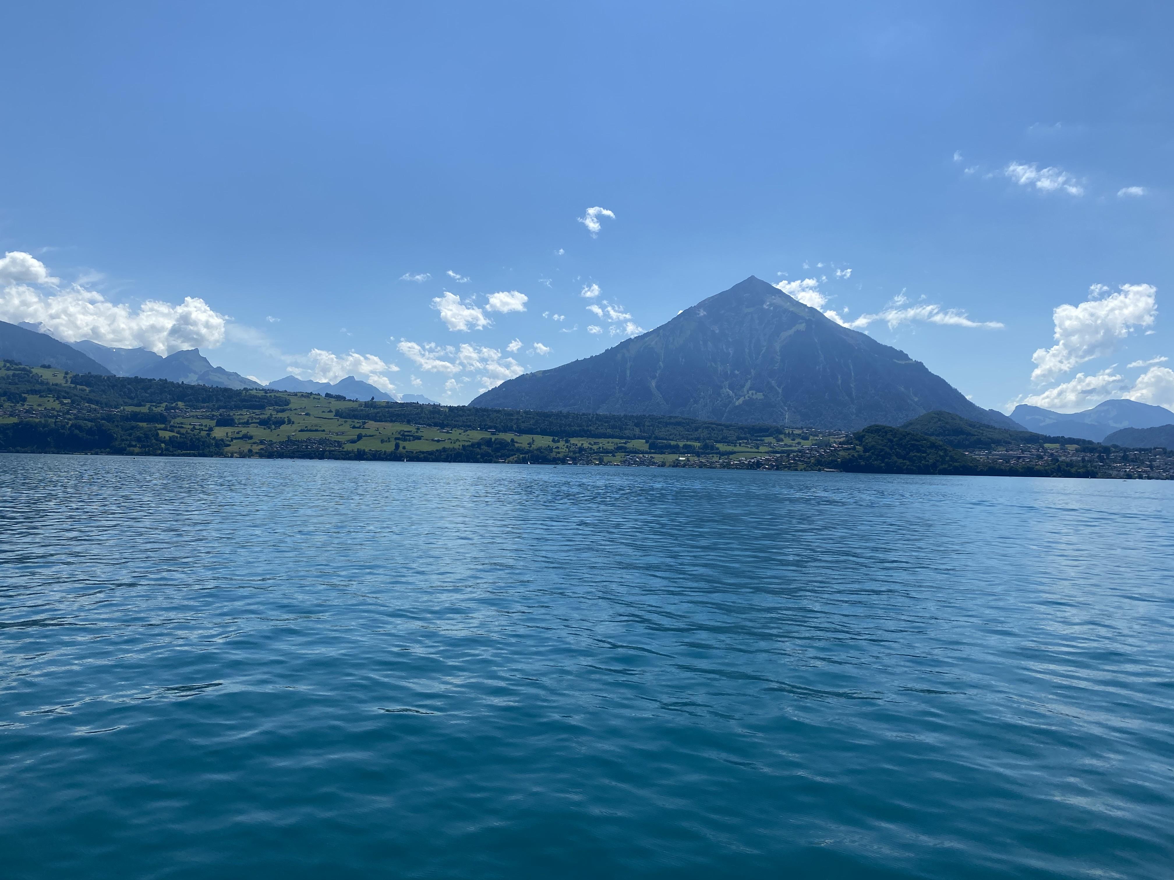 Blick vom Kursschiff Richtung Niesen