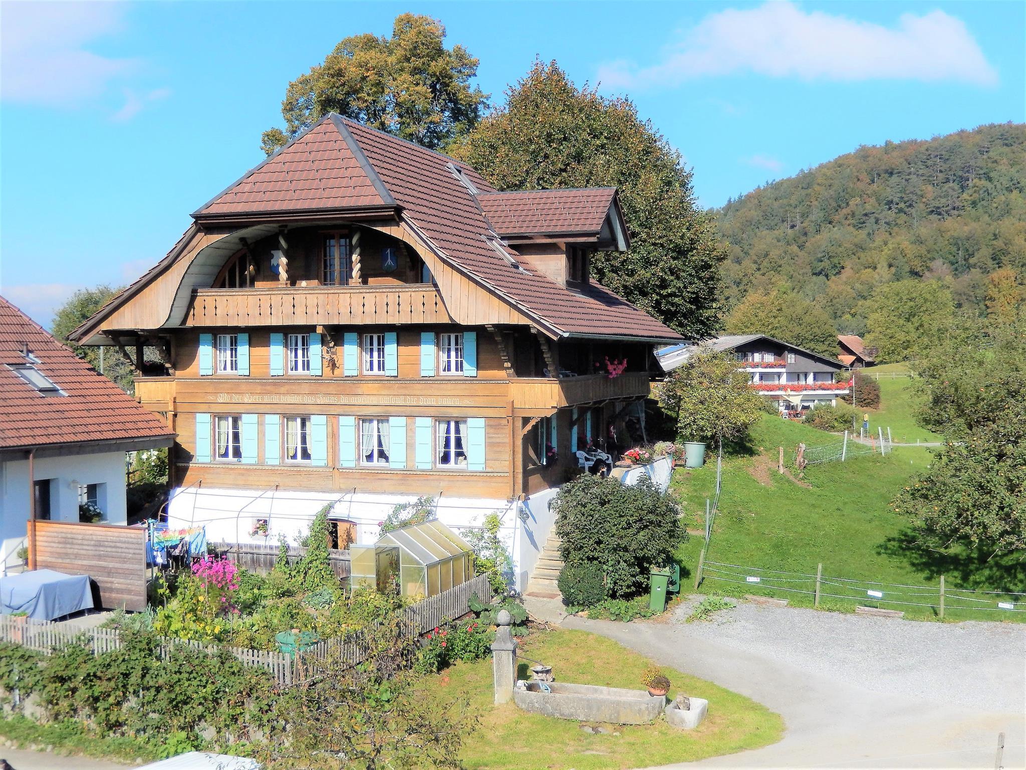 Haus BnB Itten mit Parkplatz