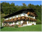 Wolf, Landhaus
