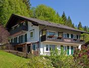 Latschenhang, Haus