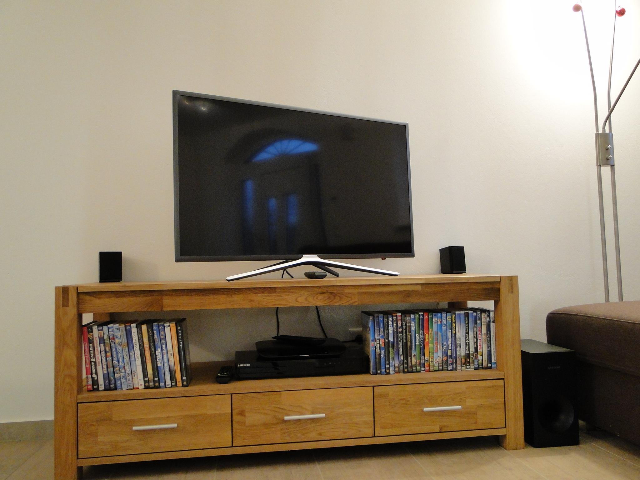 Weissdorn - Smart-TV mit Heimkinoanlage