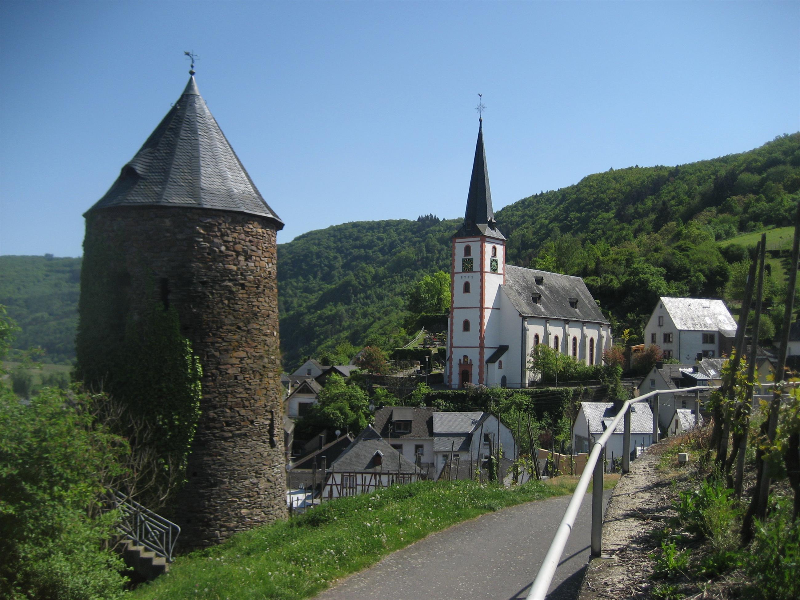 Briedel Eulenturm und Kirche