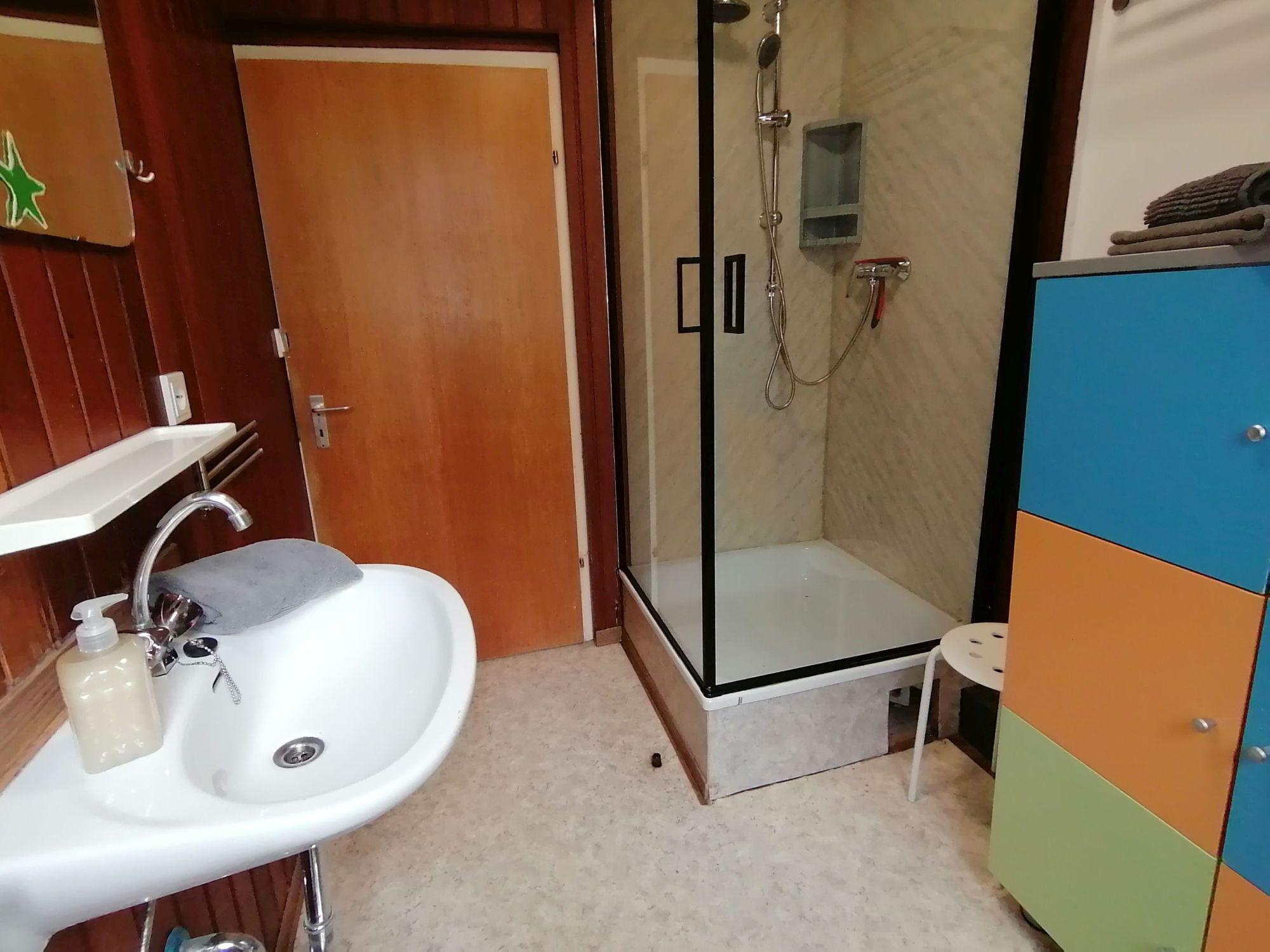 Badezimmer im Ferienhaus Moselfels Bernkastel