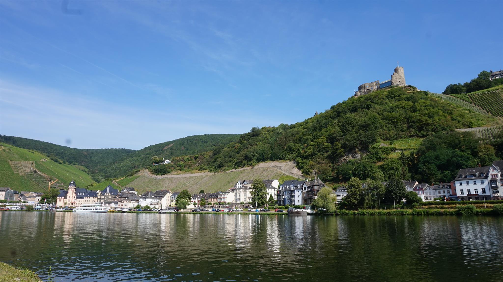 Bernkastel-Kues und seine Burgrunie Landshut