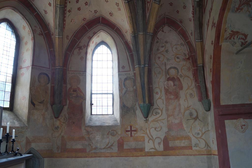 Peterskapelle Fresken rechte Altarseite