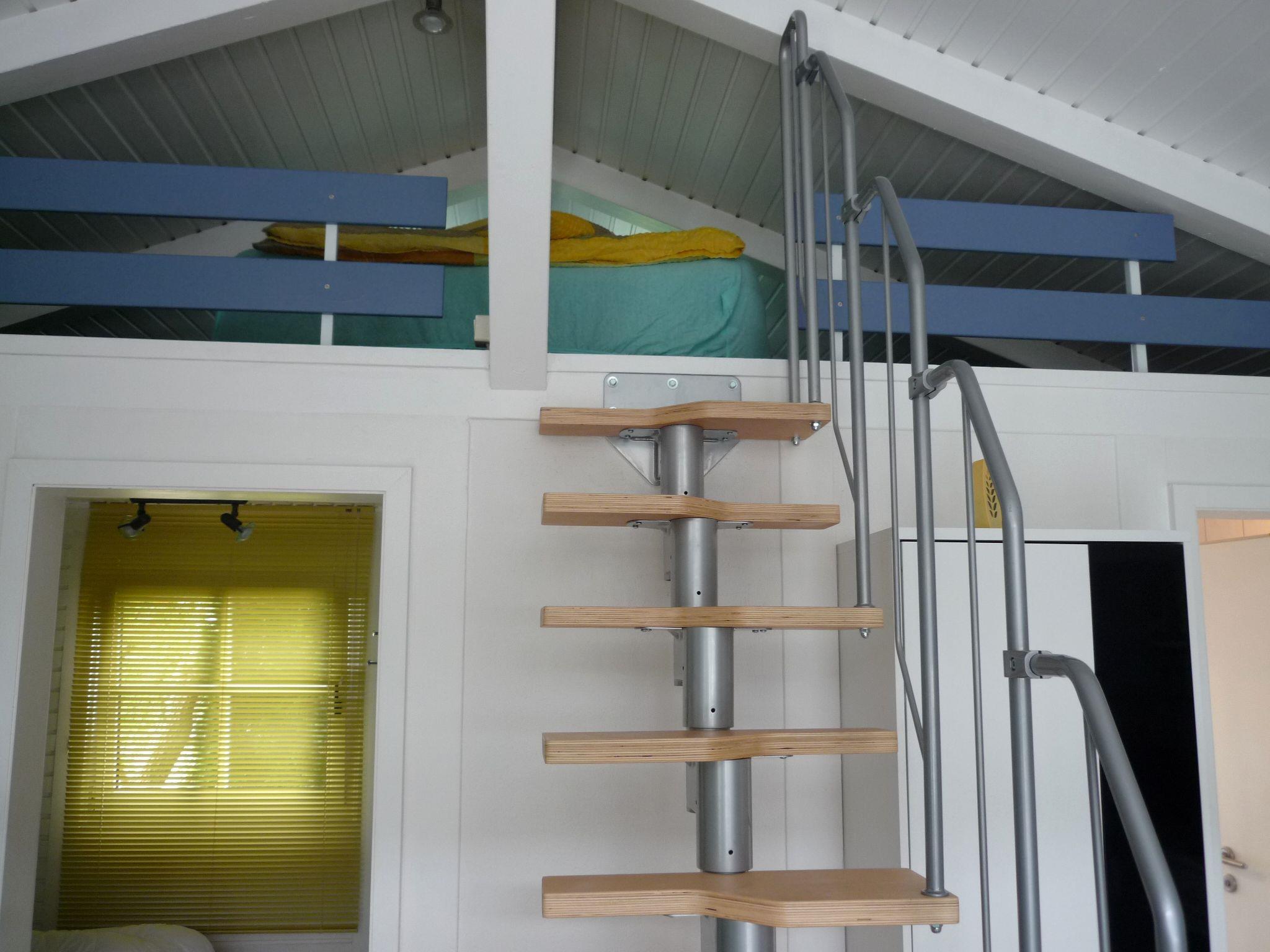 Space-saving stairs to the open attic