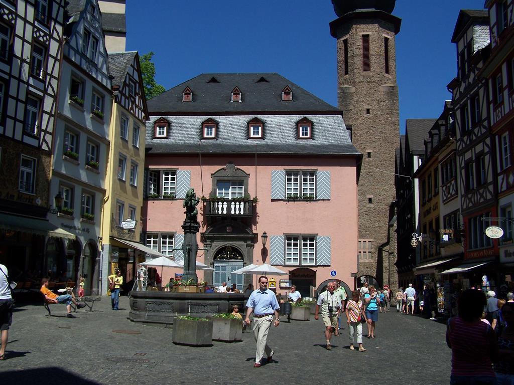 Cochem Marktplatz mit Rathaus