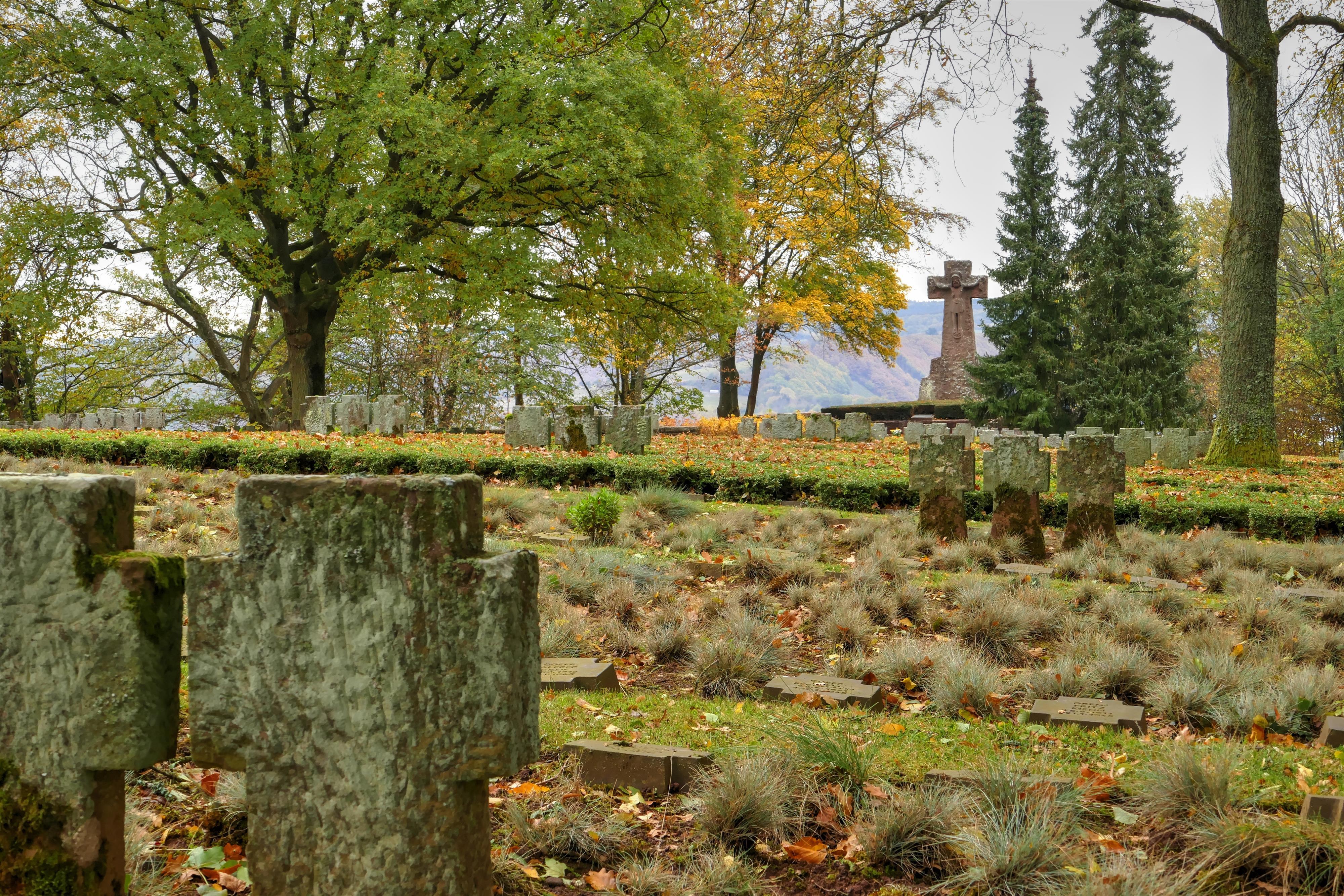 Ehrenfriedhof Kastel-Staadt (2)