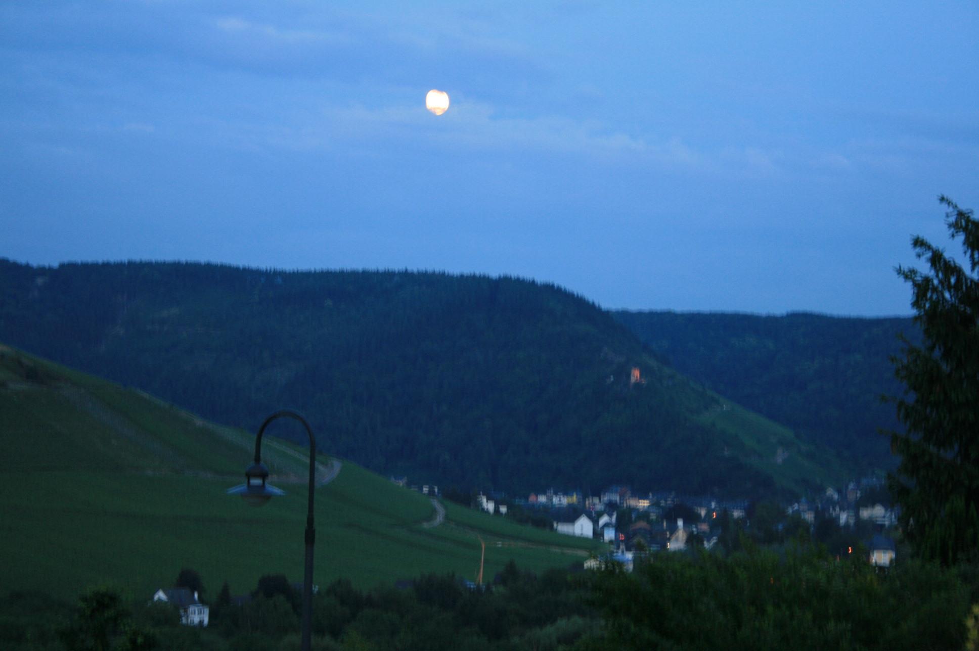 Blick auf Traben-Trabach bei Nacht