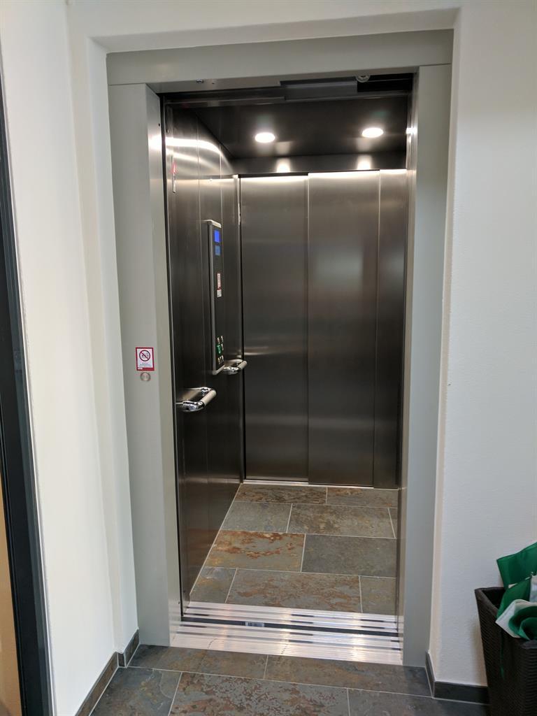 Aufzug (2)