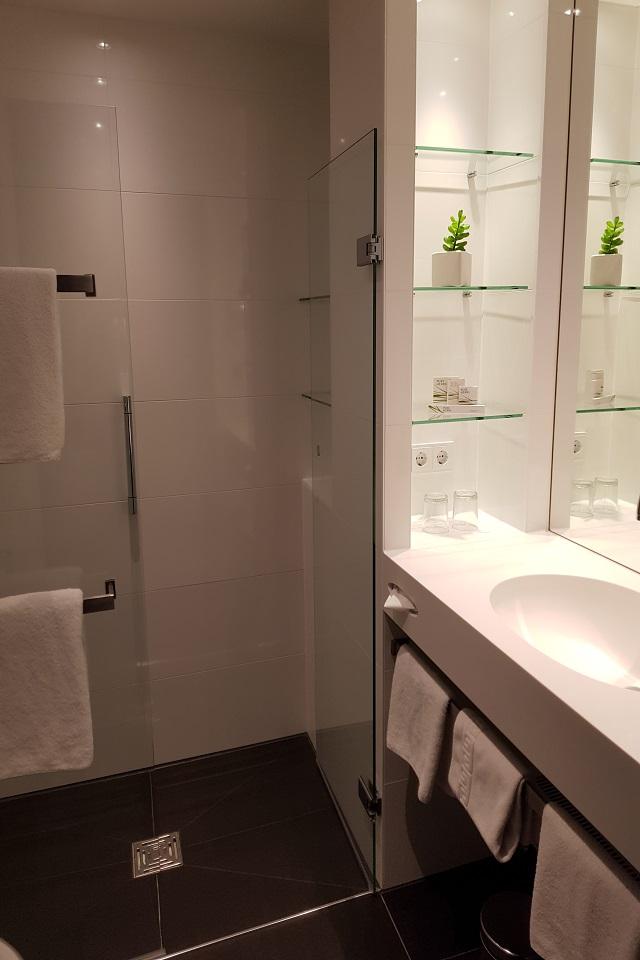 Doppelzimmer Komfort, Badezimmer