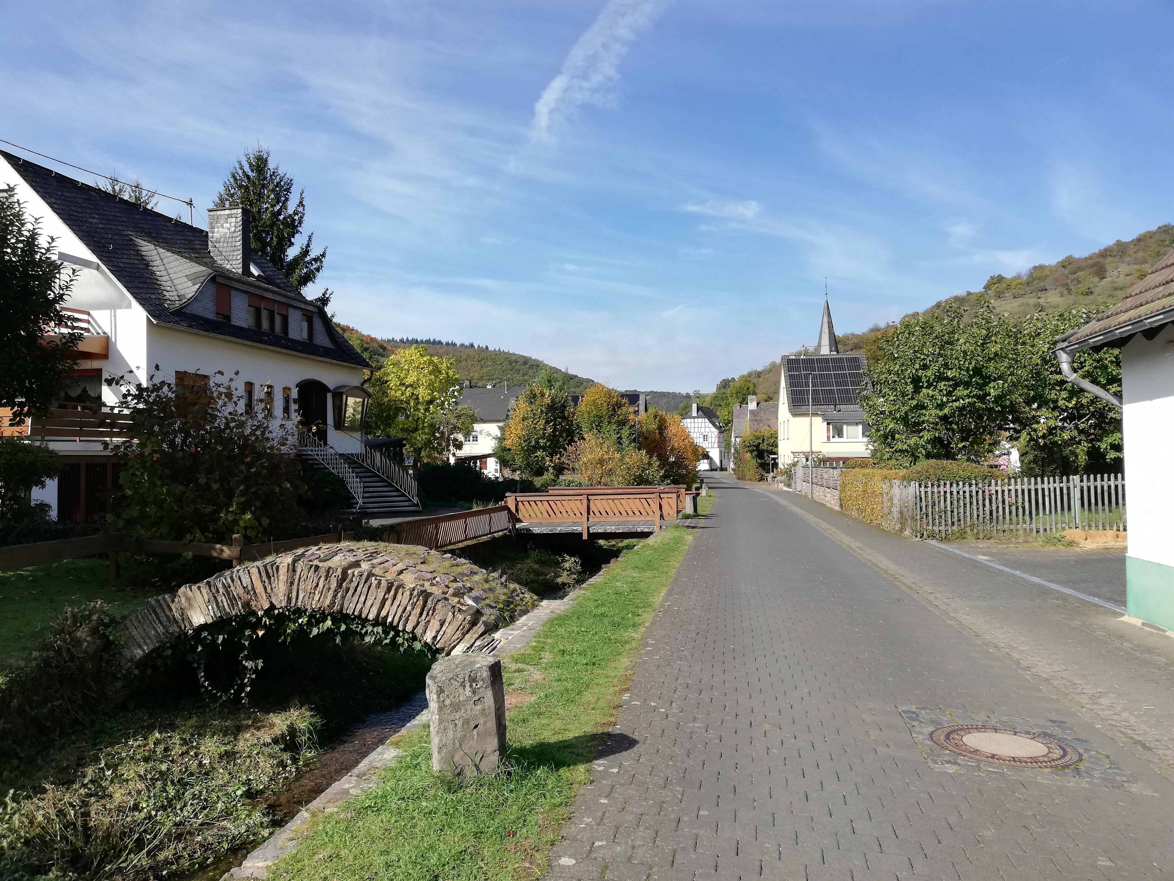 Am Lützbach entlang