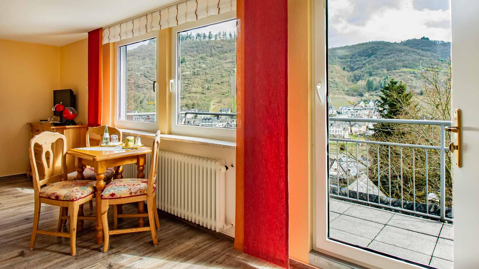 Panoramazimmer mit Balkon / Moselblick & Burgblick
