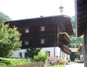 Rohani, Apartment