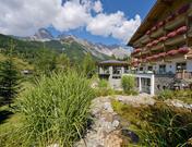 Almhof, Hotel