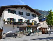 Huter Anton, Appartement