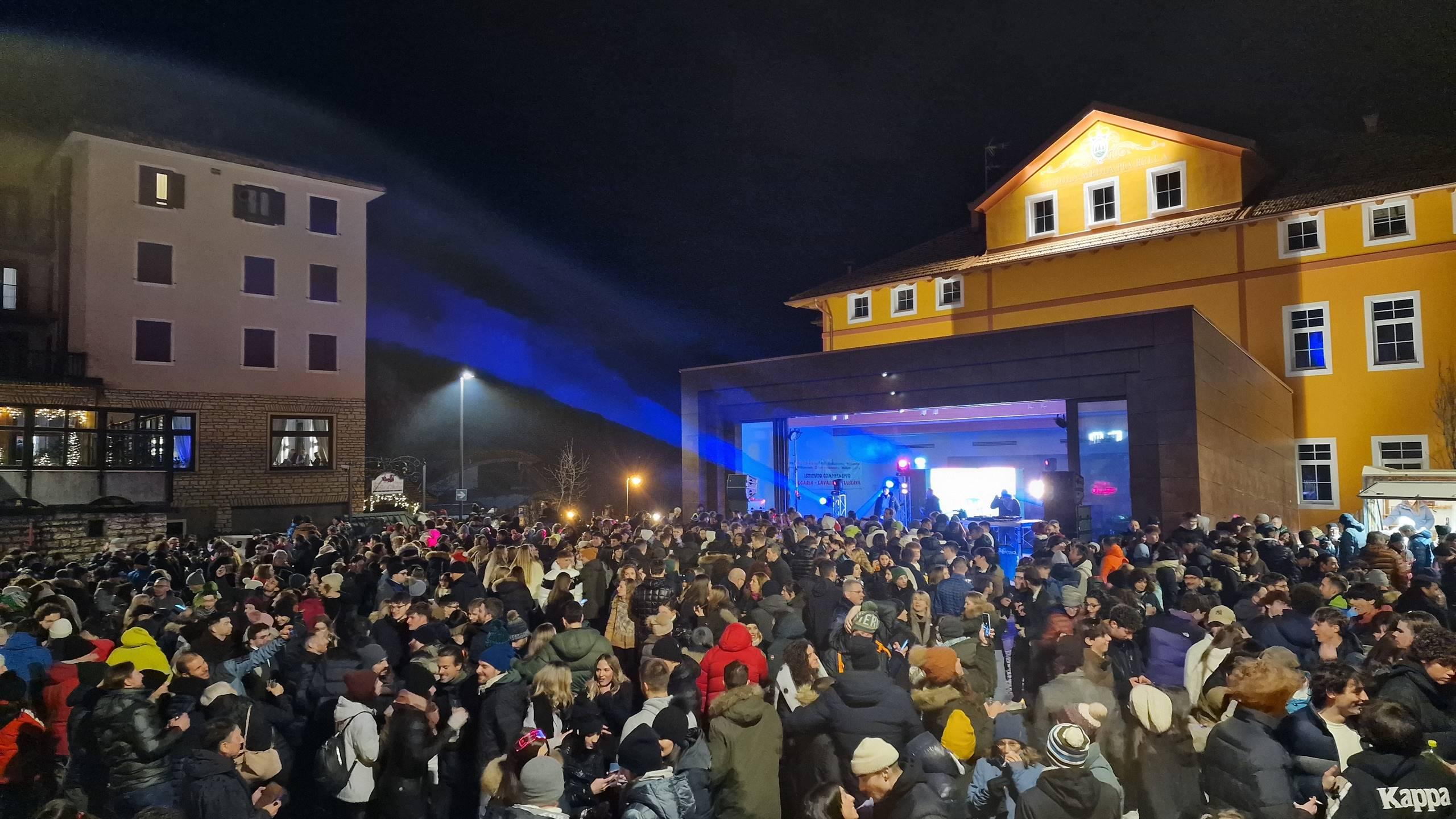 Capodanno in piazza Marconi, Folgaria 🎉✨