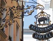 Elefant, Hotel