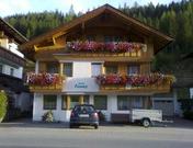 Fanny, Haus