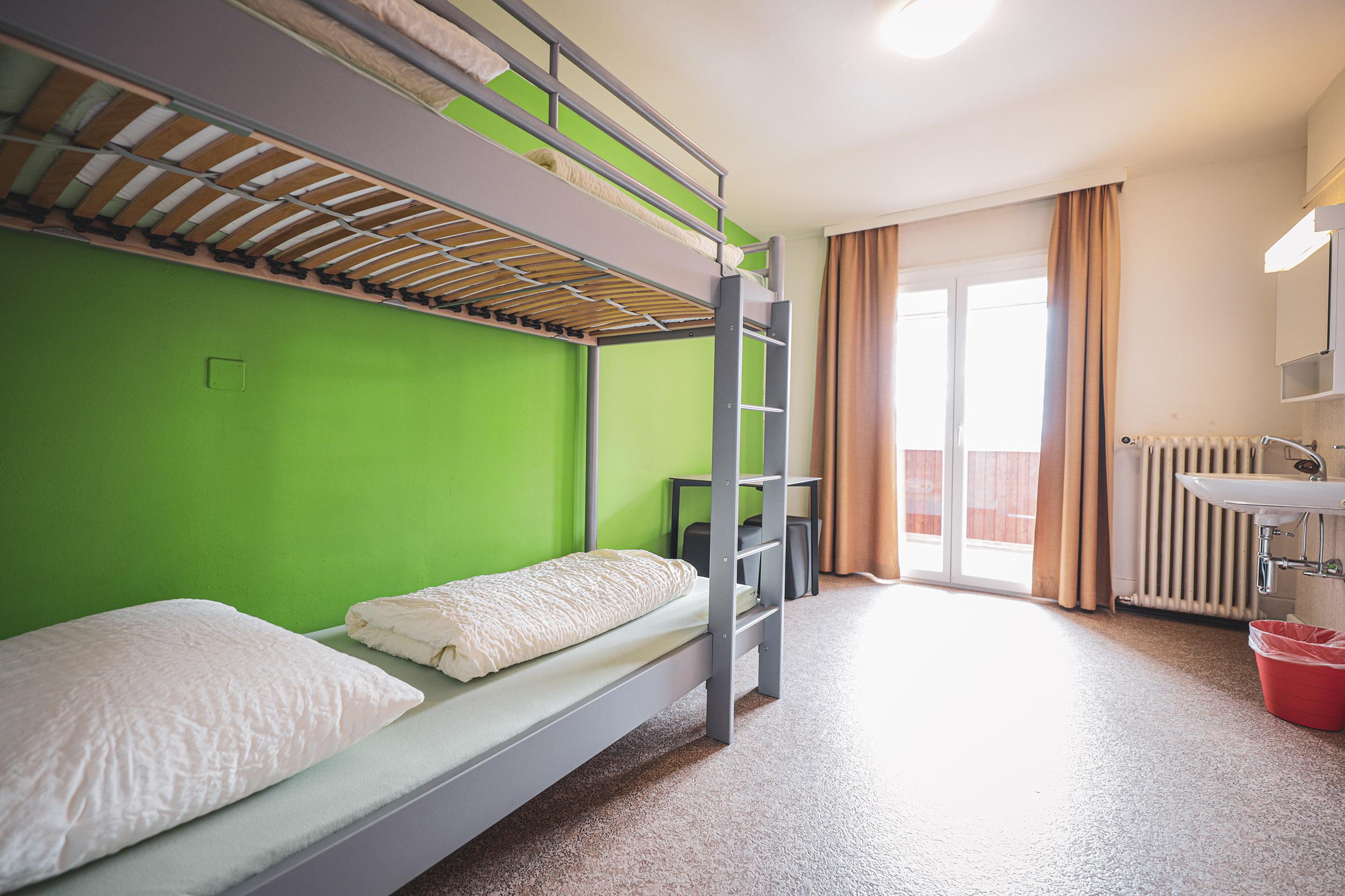 ZweibettzimmermitGemeinschaftsbad ZweibettzimmermitGemeinschaftsbad