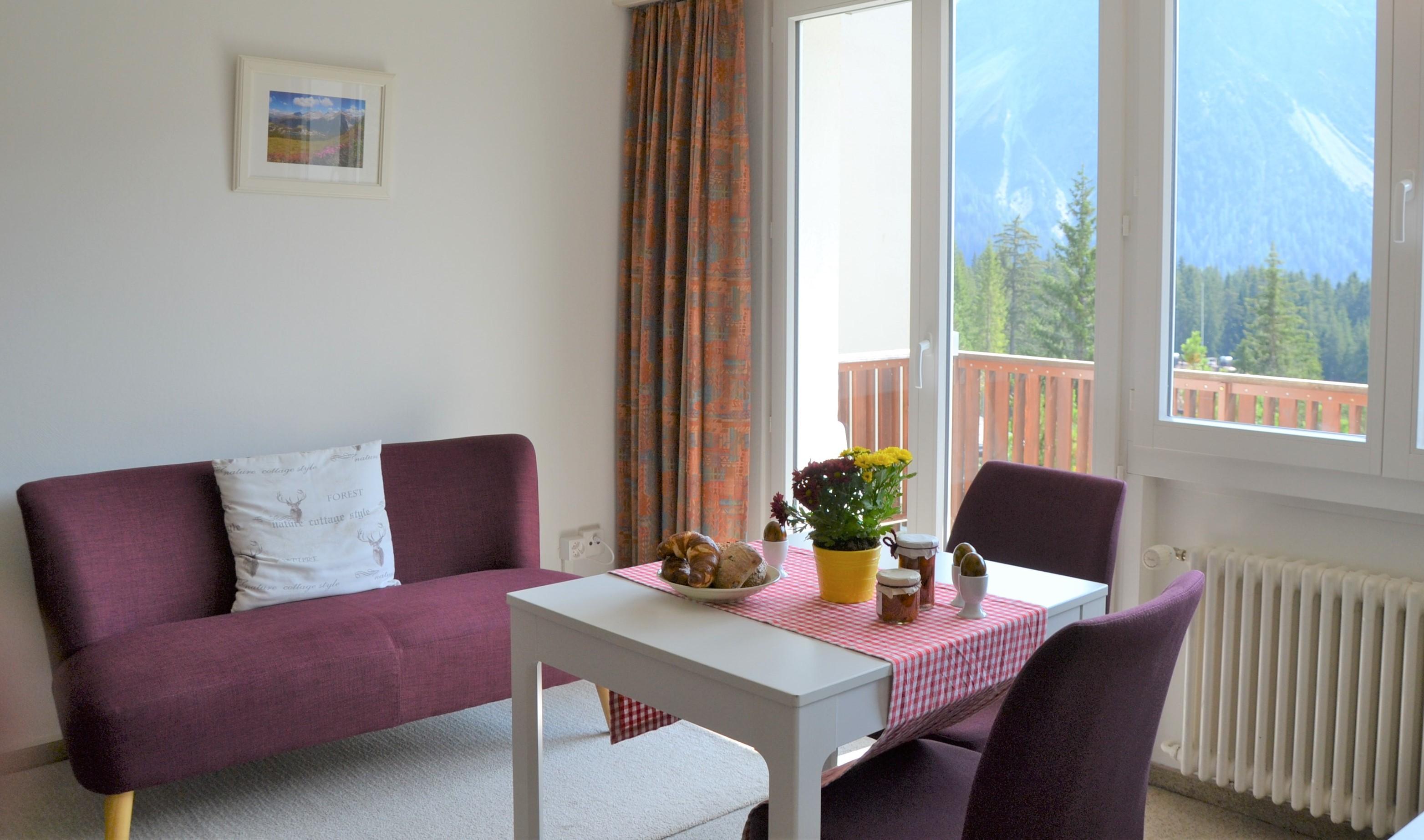 Wohnzimmer mit ausziehbarem Tisch Wohnzimmer mit ausziehbarem Tisch