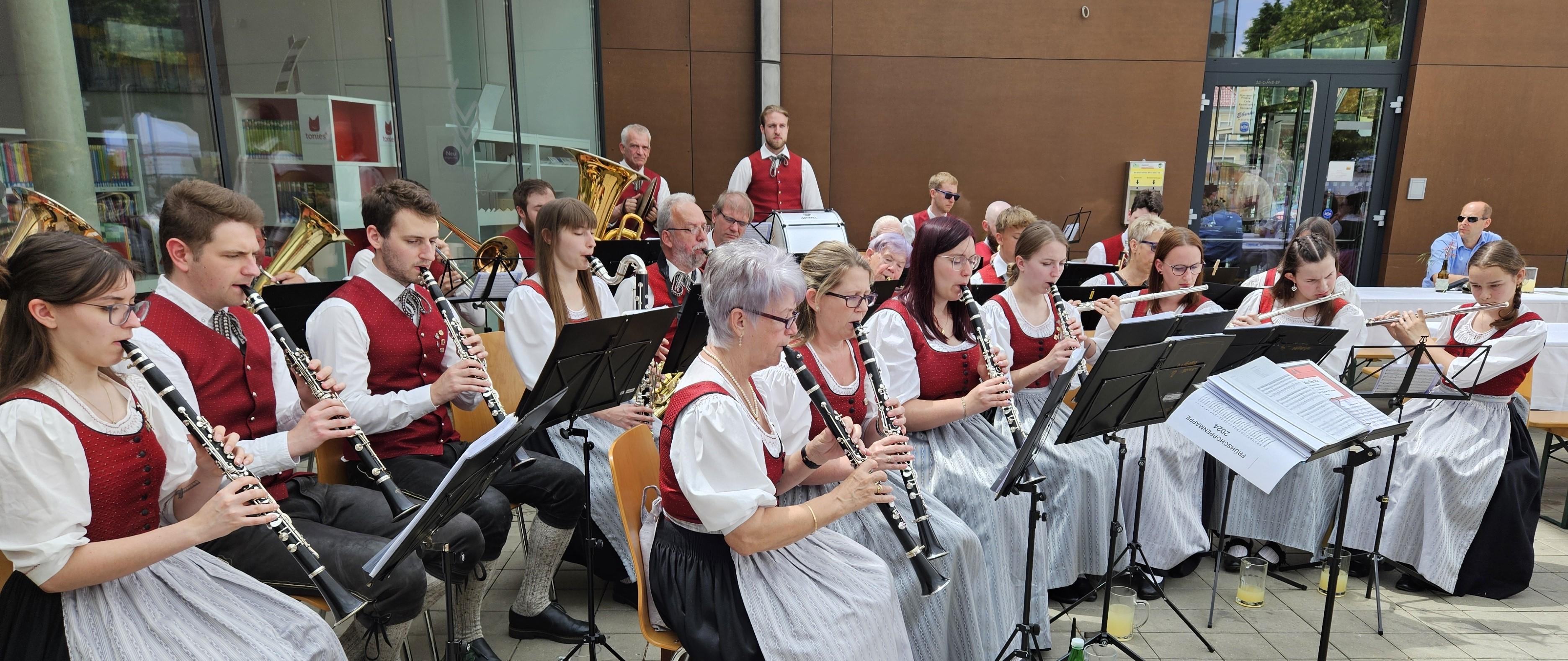Lannacher Kulturherbst: Dämmerschoppen der Marktmusikkapelle