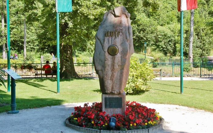Mittelpunktstein im Kurpark Bad Aussee