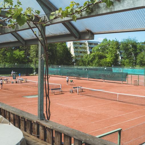Tennishalle & Tennisstüberl Gleisdorf
