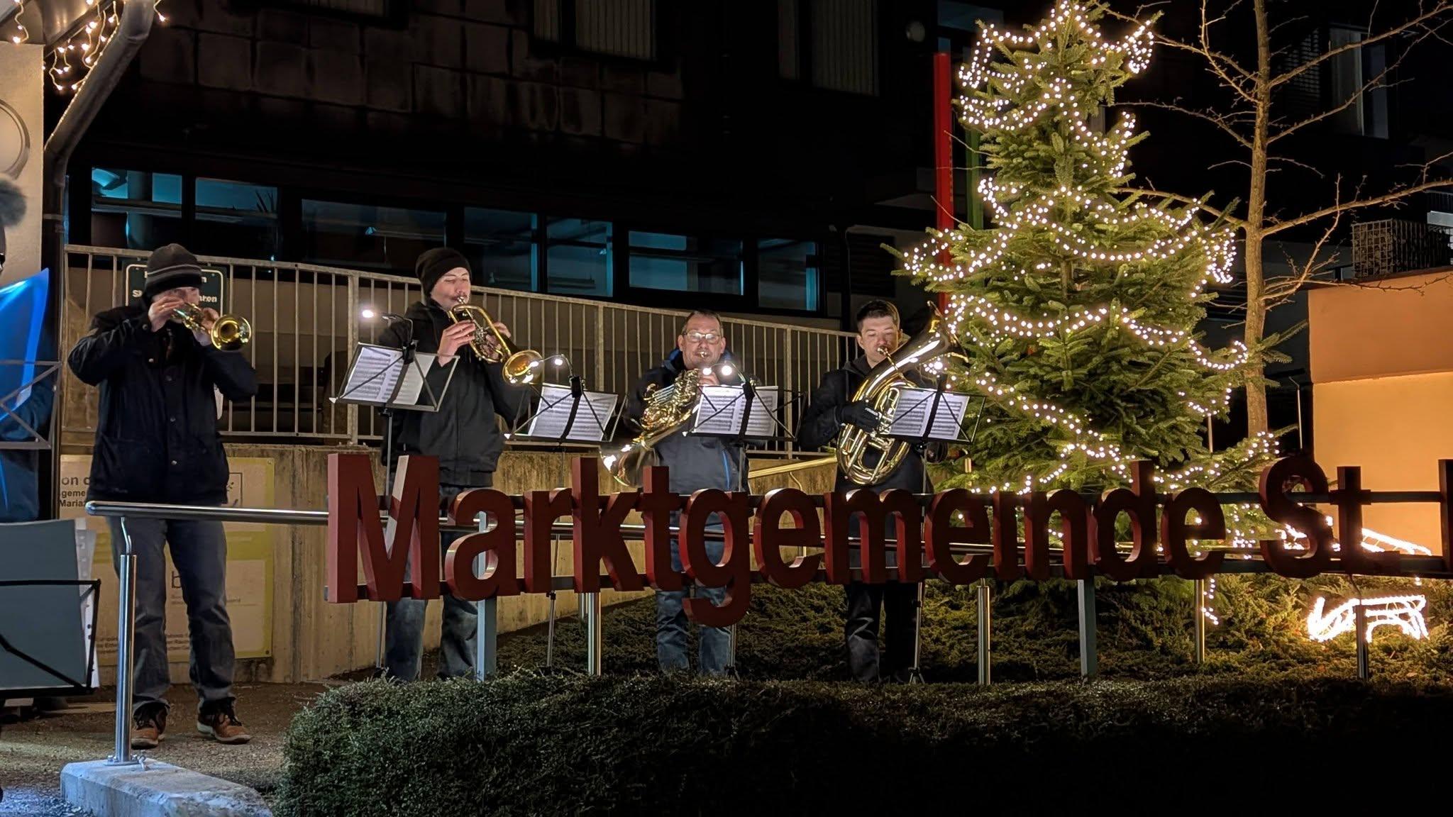 Weihnachtsmelodien beim Gemeindechristbaum