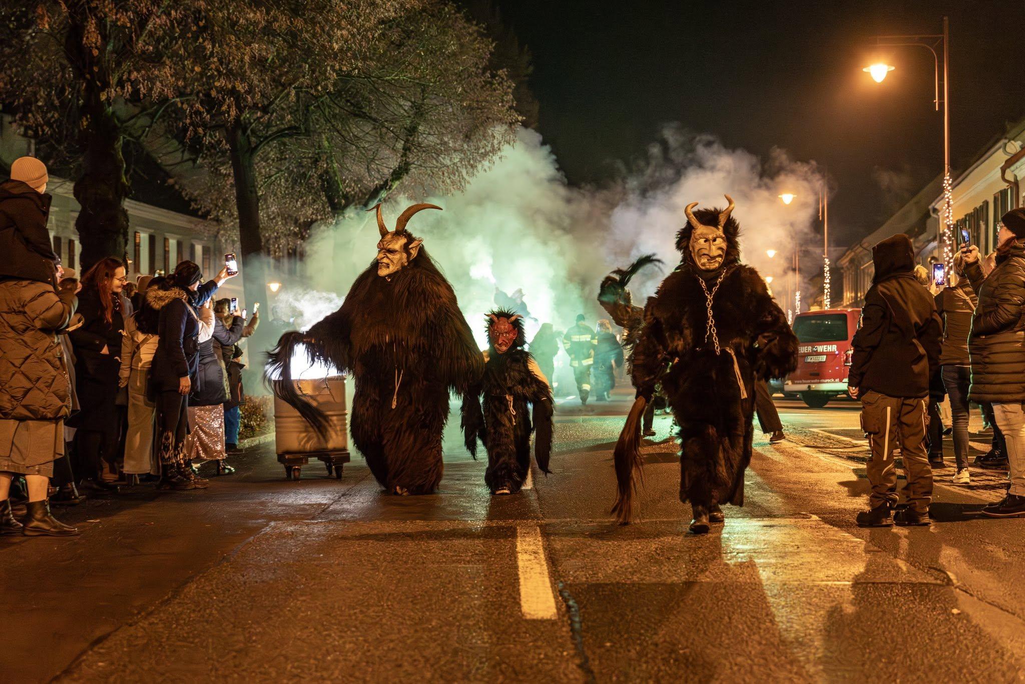 Einzug des heiligen Nikolaus mit Gefolge