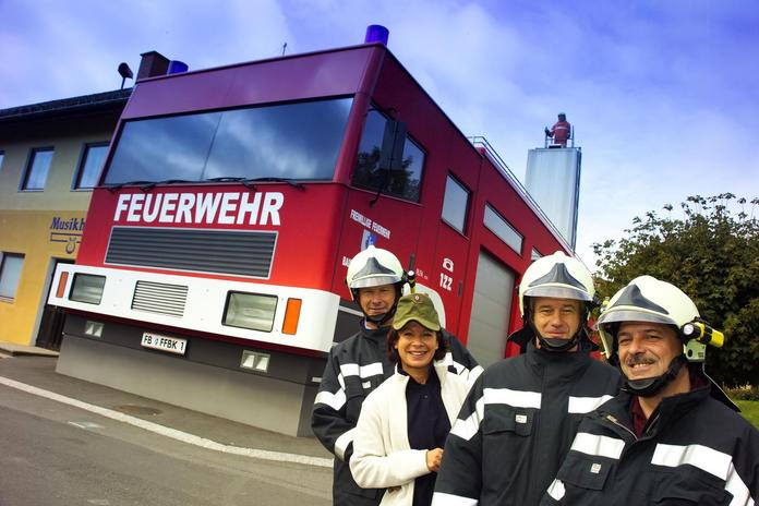 Feuerwehrauto und Briefkasten Bairisch Kölldorf