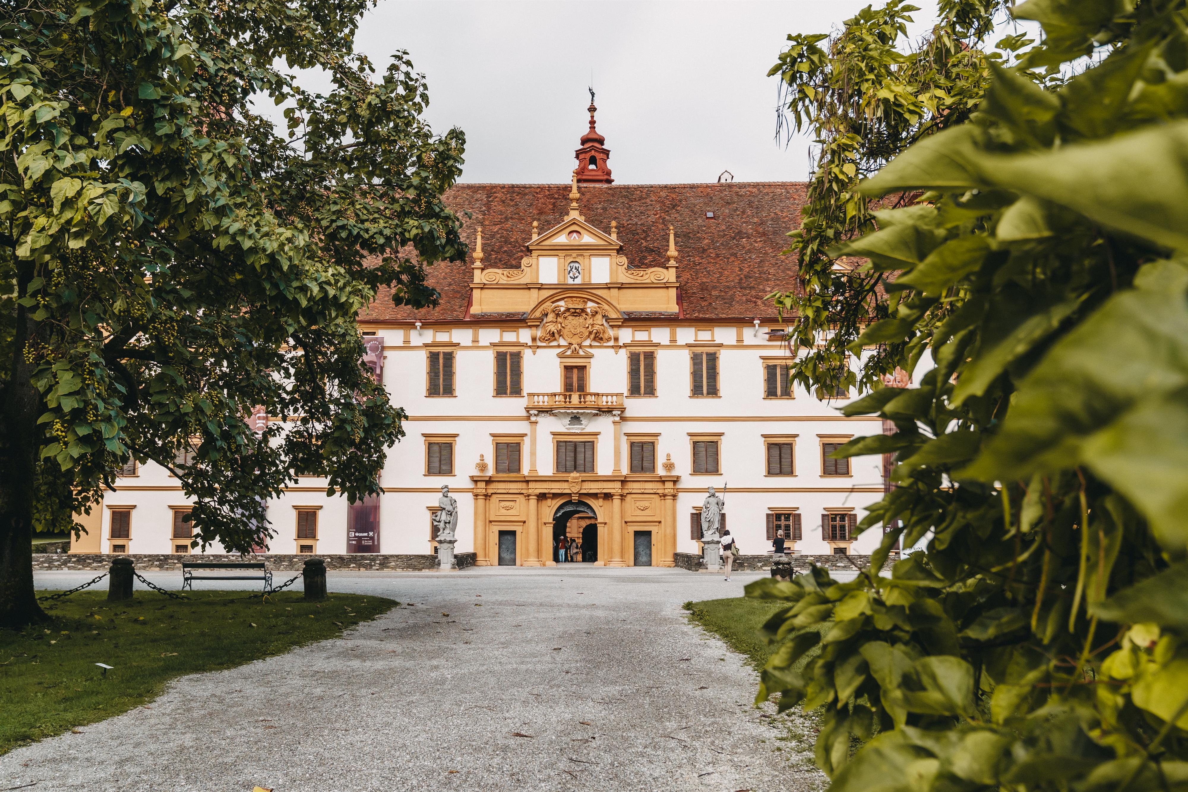 Kuratorenführungen mit Paul Schuster im Schloss Eggenberg