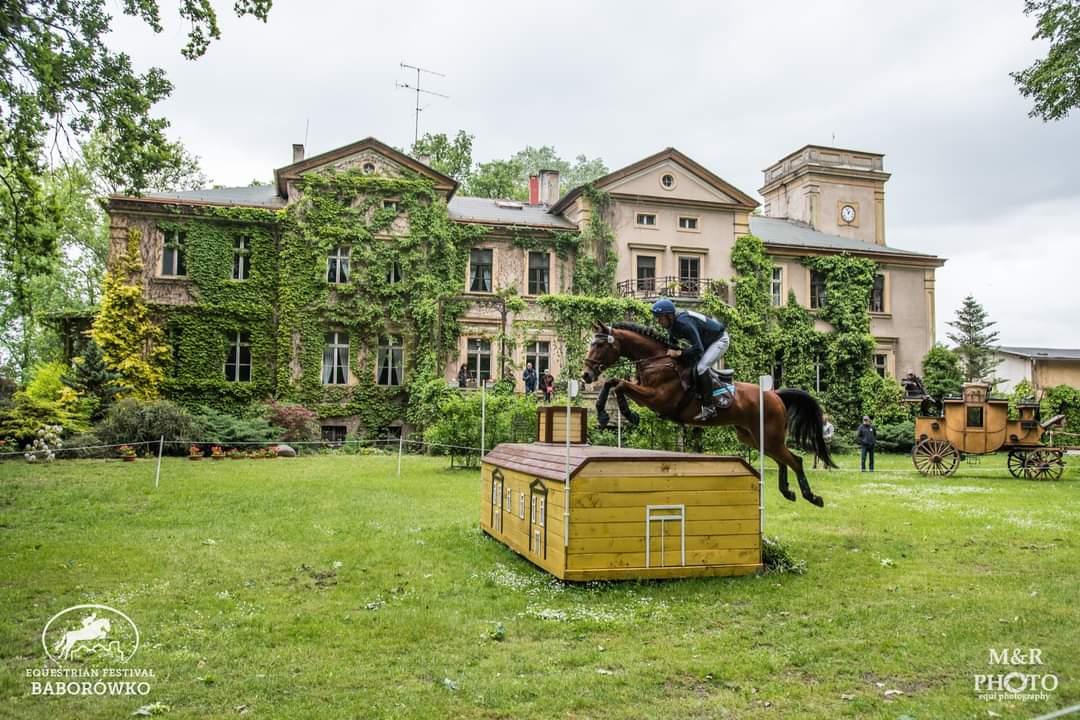 Internationales und nationales Vielseitigkeitsturnier
