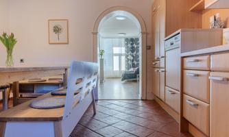 Fully equipped kitchen with oven