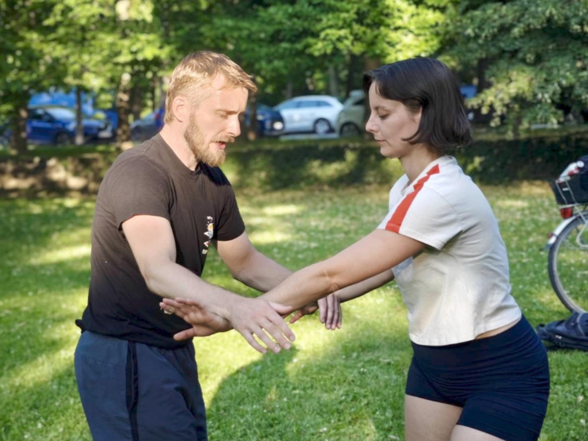 Movement Graz: Spielerische Partnerbewegungen im Stadtpark