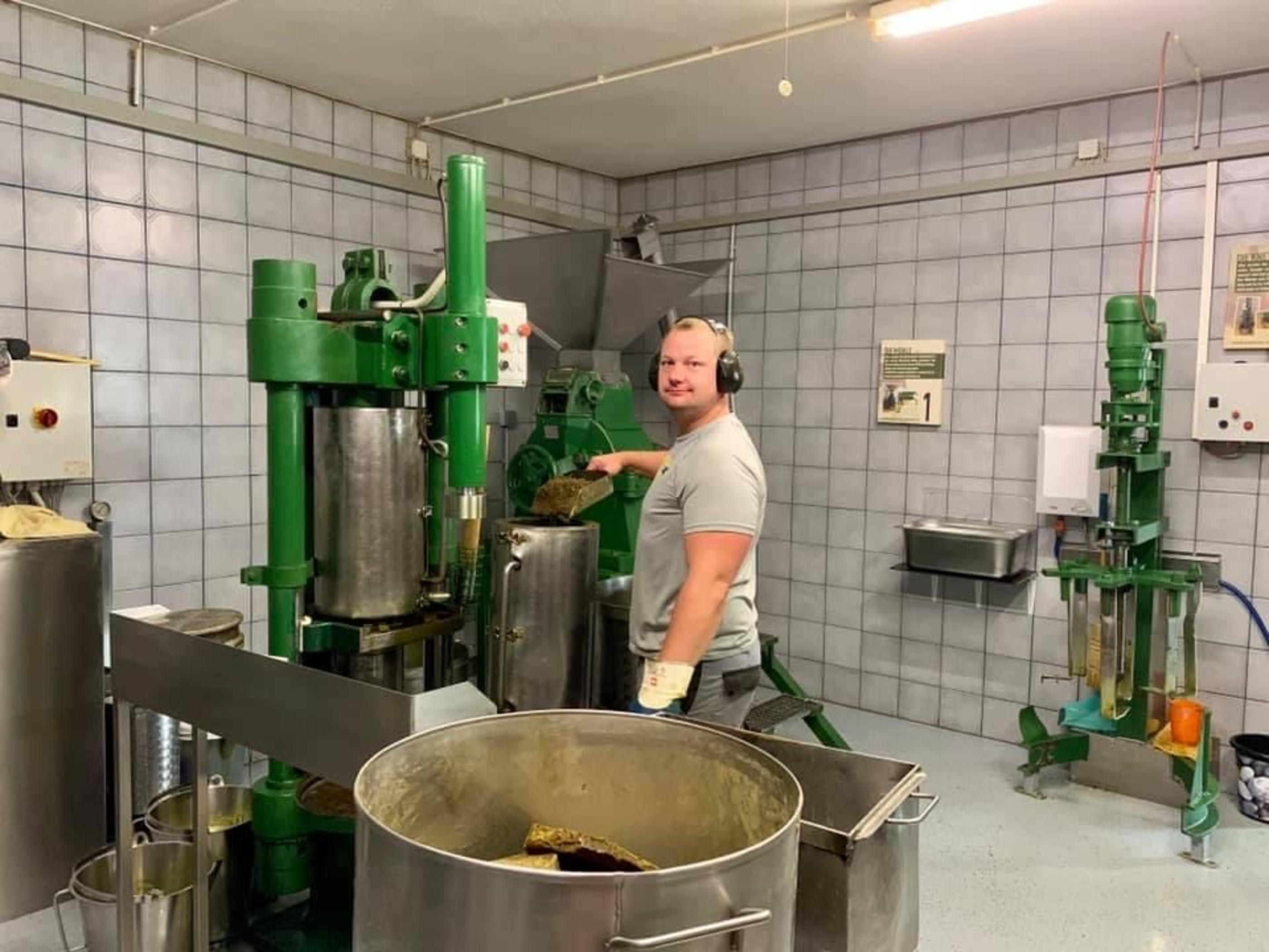 Führung durch die Kernölpresse