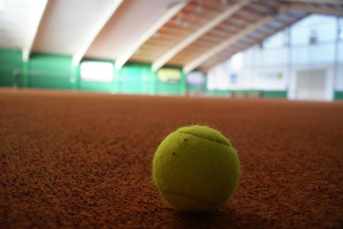 Tennisplatz tieschen