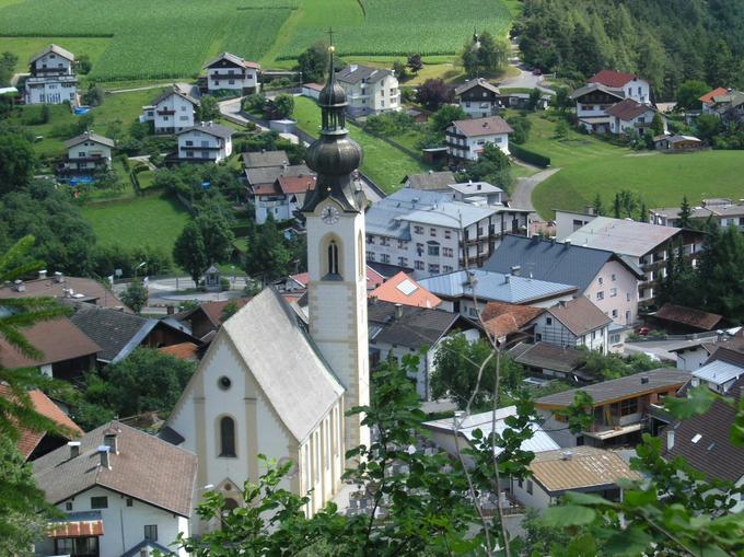 Pfarrkirche zu den Hl. Ingenuin und Albuin in Arzl Dorf