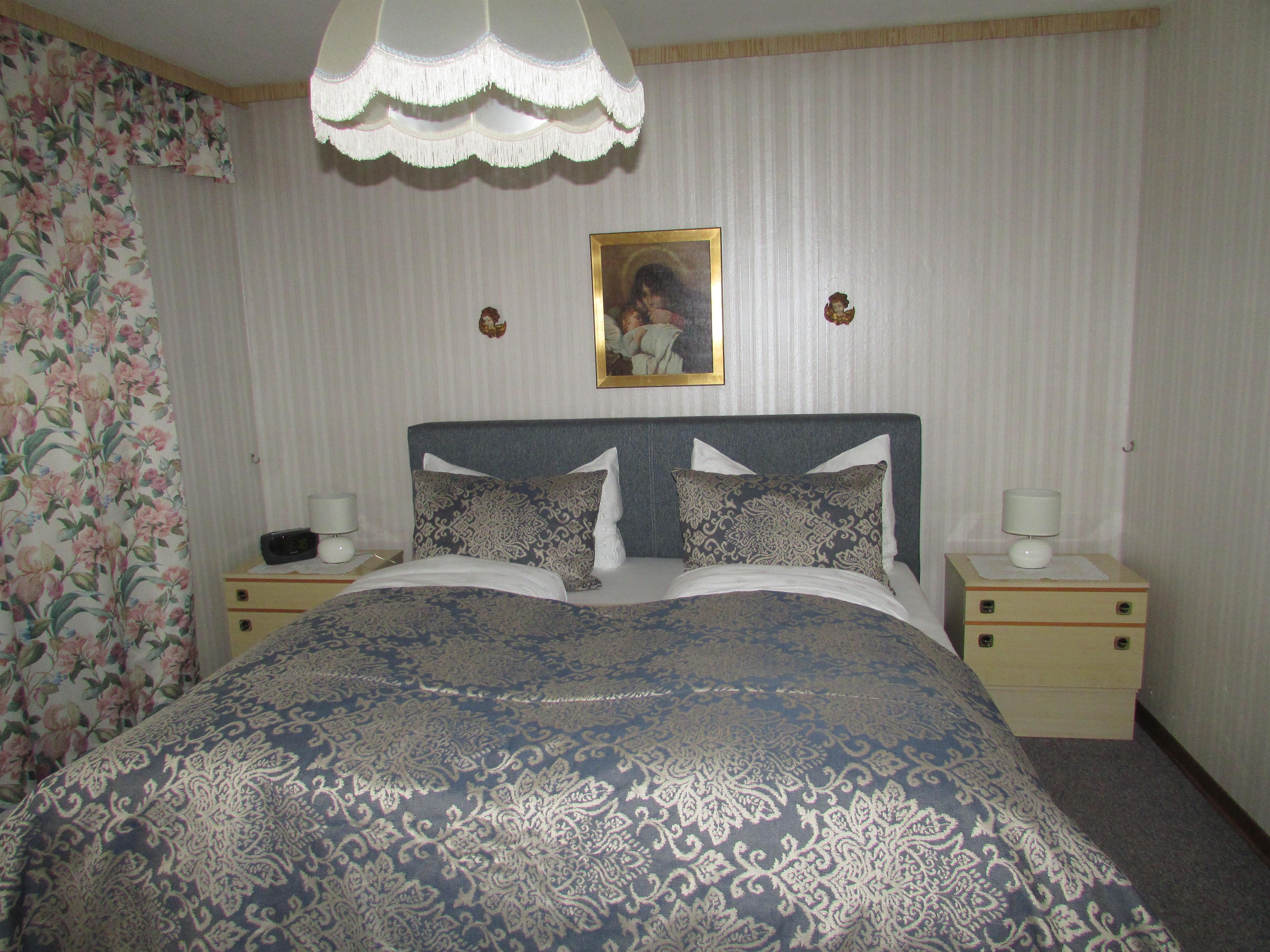 Ferienhaus Tschenett_Schlafzimmer (2)