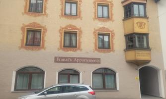 A historic building with the inscription "Franzia's Appartements". The facade is decoratively designed and has several windows.