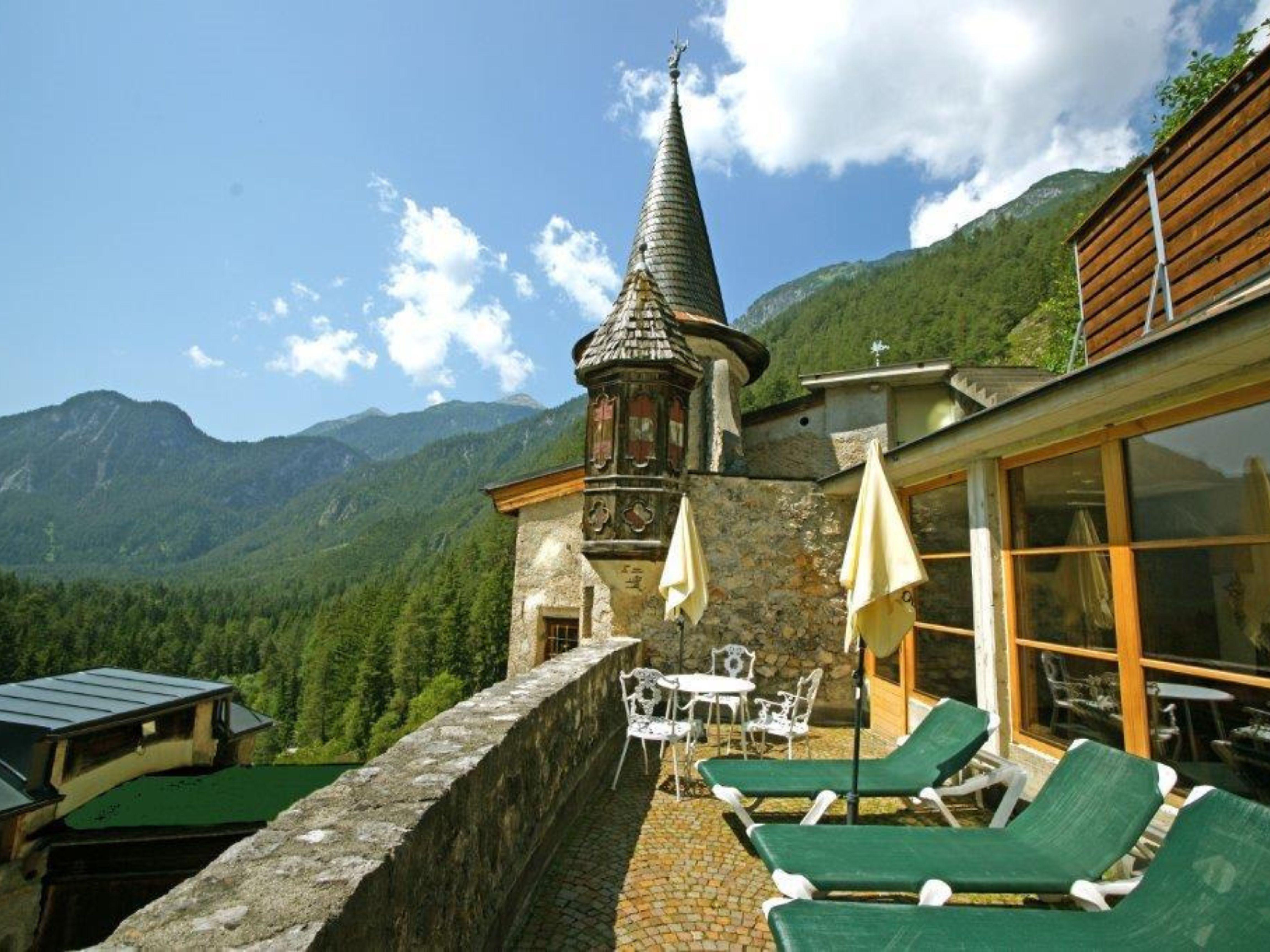 Hotel Schloss Fernsteinsee_Schloss Terrasse (2)