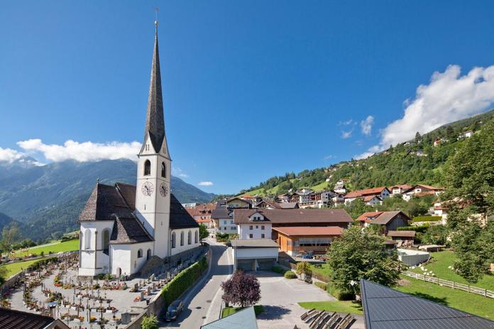 Pfarrkirche zu Ehren des Hl. Evangelisten Johannes in Wenns-Dorf