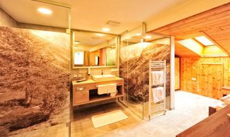 A modern bathroom with wooden details and a clear, open design. The walls are decorated with a landscape motif that creates an inviting atmosphere.