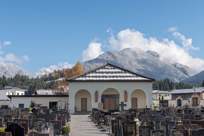 Dekanatskirche hll. Petrus und Paulus mit Friedhof und Lourdeskapelle