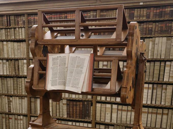 Bibliotheksaal im Beneditinerstift Lambach