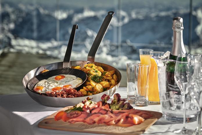 Frühstück im Café 3440